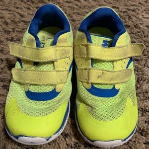 7 pairs of little boys shoes size 10